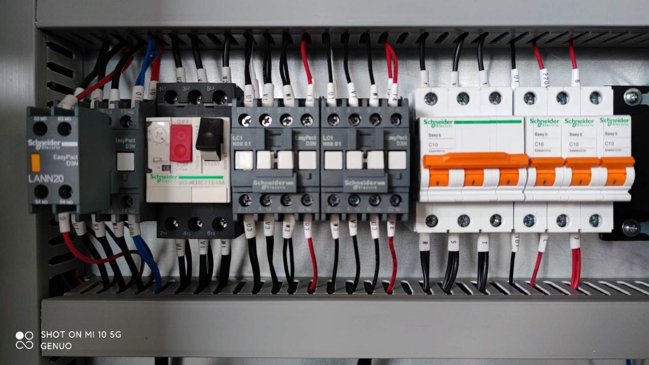 Qc11k Hydraulic Shear Machine And Guillotine Shearing Machine For Sheet Metal Cutting Mesin Geser Hidrolik Qc11k Dan Mesin Geser Guillotine Untuk Pemotongan Lembaran Logam