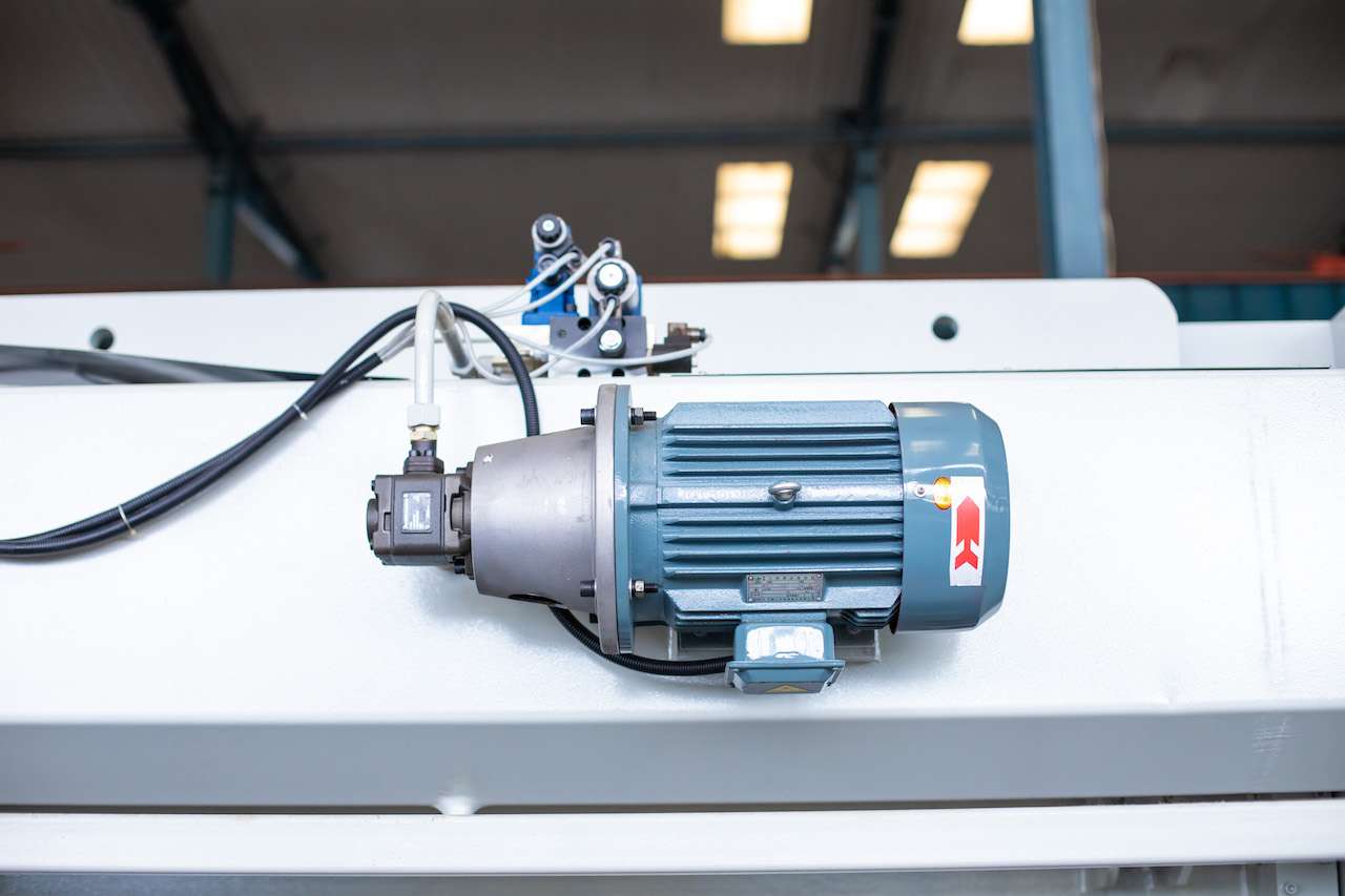 Qc11y 8x3200 Sheet Metal Shearing Machine Steel Plate Hydraulic Shearing Machine Qc11y 8x3200 Lembaran Logam Mesin Geser Plat Baja Mesin Geser Hidrolik