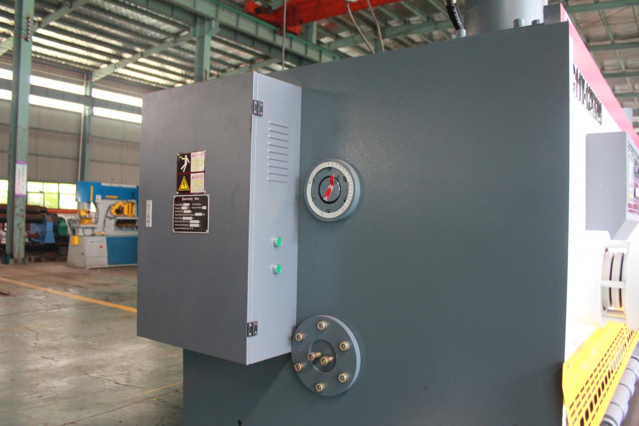 Qc11y Metal Plate Hydraulic Guillotine Shearing Machine For Sale Mesin Geser Hidrolik Guillotine Plat Logam Qc11y Untuk Dijual