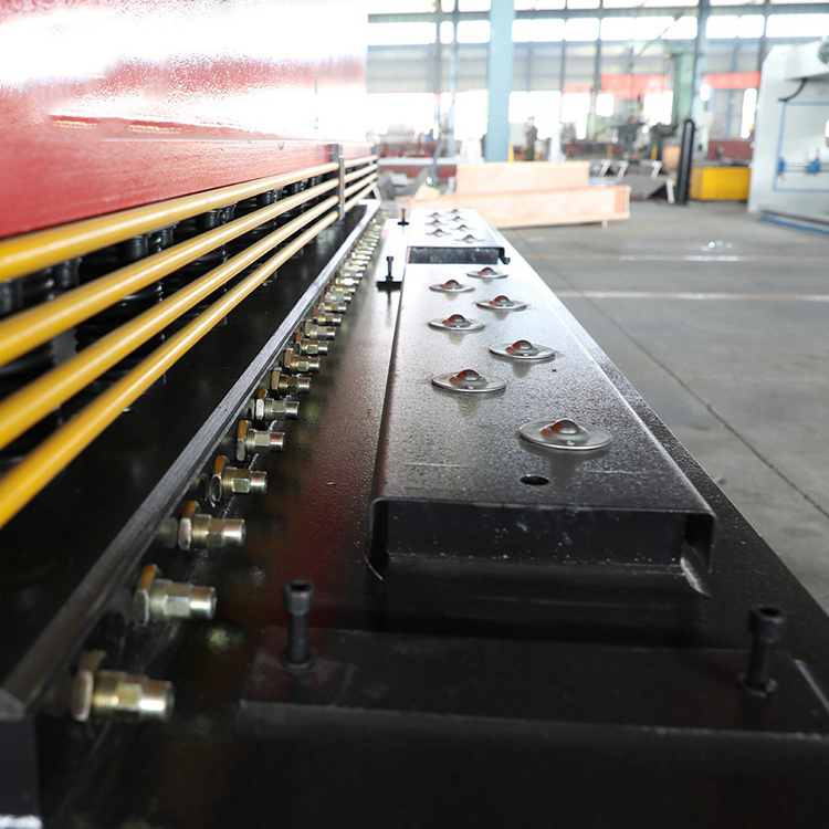 Qc12y / Qc12k Sheet Metal Steel Plate 6mm X 3200 Cnc Hydraulic Swing Beam Shear Machine Qc12y / Qc12k Lembaran Pelat Baja Logam 6mm X 3200 Cnc Mesin Geser Hidrolik Swing Beam