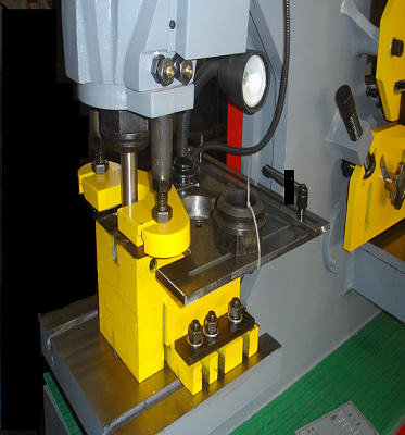 Steel Plate Angle Cutting Punching Notching Machine Hydraulic Ironworker For Sale Steel Plate Angle Cutting Punching Notching Machine Pekerja Besi Hidrolik Dijual
