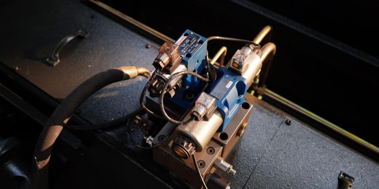 Wc67 Hydraulic Press Brake / CNC Press Bending Machine / Plate Bending Machine China Rem Tekan Hidrolik Wc67 / Mesin Press Bending CNC / Mesin Bending Plat China