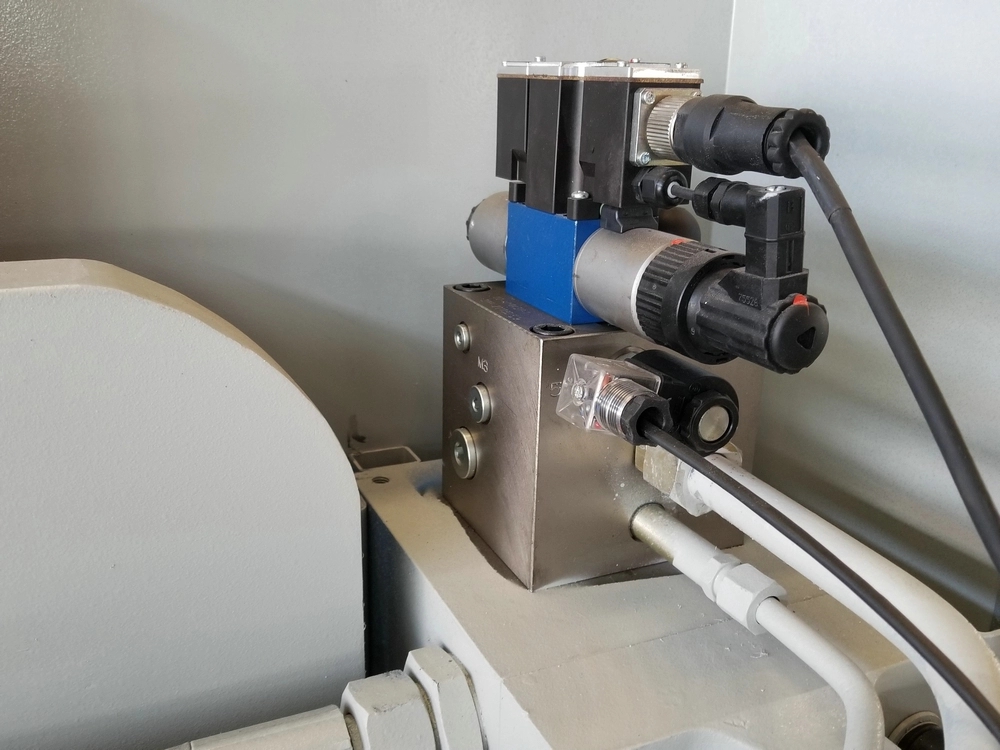 Wc67k 100 Ton 200 Ton Hidrolik Cnc Press Brake Machine Untuk Plat Besi Baja Logam