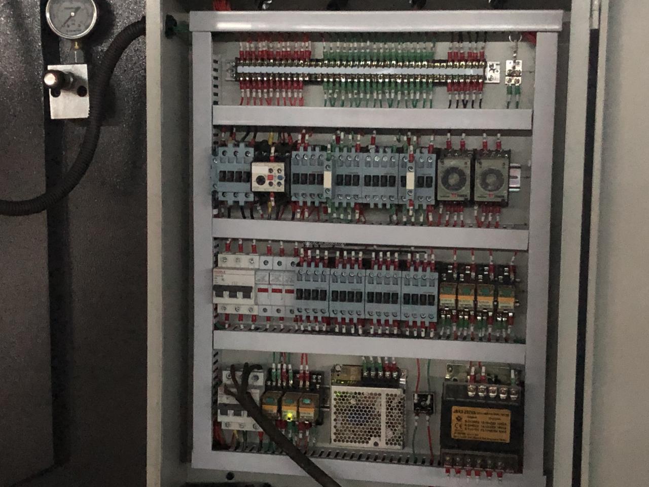 Wc67k Cnc Aluminum Iron Plate Hydraulic Press Brake Cnc Metal Sheet Bending Machine Wc67k Cnc Aluminium Plat Besi Hidrolik Press Brake Cnc Metal Sheet Bending Machine