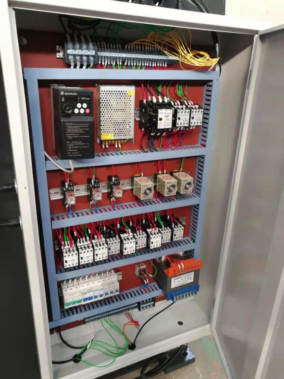 Wc67y-160 4000 Hydraulic Press Brake Cnc Metal Bending Machine For 4000mm Width Steel Wc67y-160 4000 Hidrolik Press Brake Cnc Metal Bending Machine Untuk Baja Lebar 4000mm